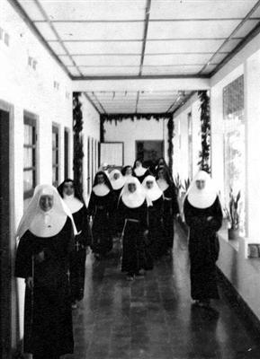 Keluar dari kamar bicara